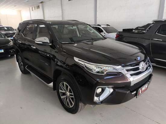 TOYOTA-HILUX-2.8 SRX 4X4 CD 16V DIESEL 4P AUTOMÁTICO TOYOTA-HILUX-2016