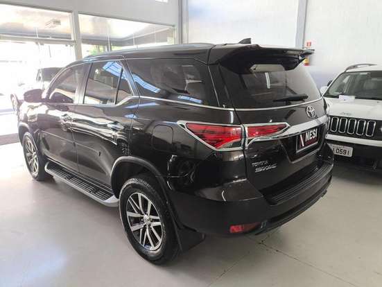 TOYOTA-HILUX-2016