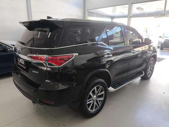 TOYOTA-HILUX-2.8 SRX 4X4 CD 16V DIESEL 4P AUTOMÁTICO TOYOTA-HILUX-2016