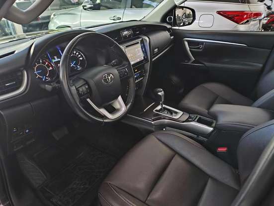 TOYOTA-HILUX-2.8 SRX 4X4 CD 16V DIESEL 4P AUTOMÁTICO TOYOTA-HILUX-2016
