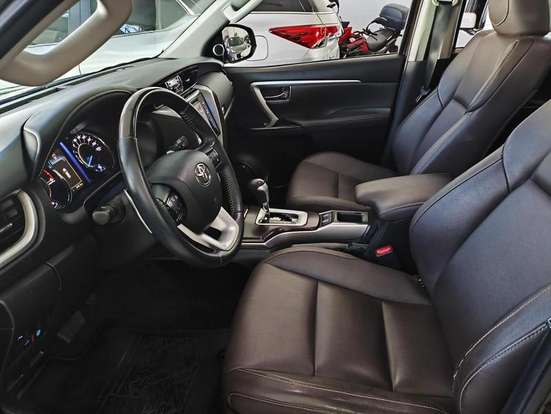 TOYOTA-HILUX-2.8 SRX 4X4 CD 16V DIESEL 4P AUTOMÁTICO TOYOTA-HILUX-2016
