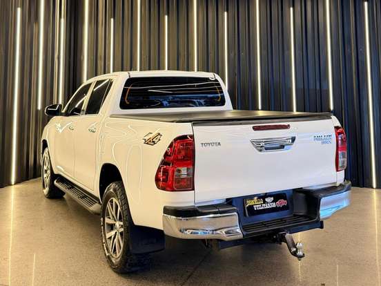TOYOTA-HILUX-2016