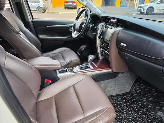TOYOTA-HILUX-2.8 SRX 4X4 CD 16V DIESEL 4P AUTOMÁTICO TOYOTA-HILUX-2016