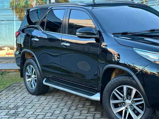 TOYOTA-HILUX-2.8 SRX 4X4 CD 16V DIESEL 4P AUTOMÁTICO TOYOTA-HILUX-2018