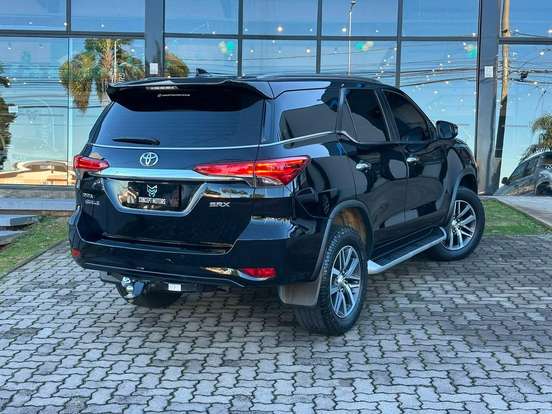 TOYOTA-HILUX-2018