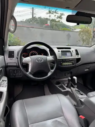 TOYOTA-HILUX-2013