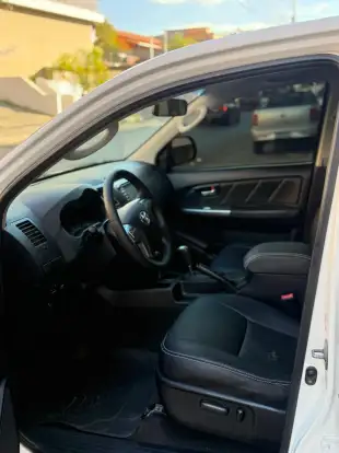 TOYOTA-HILUX-2014