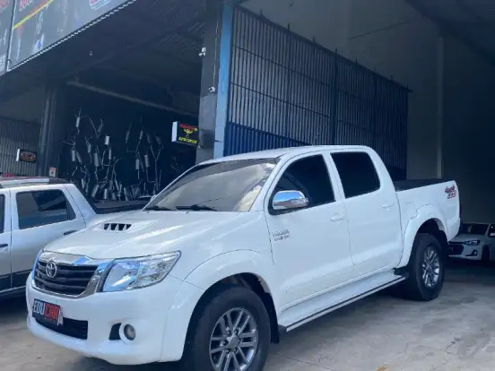 TOYOTA-HILUX-3.0 SRV 4X4 CD 16V TURBO INTERCOOLER DIESEL 4P AUTOMÁTICO TOYOTA-HILUX-2014