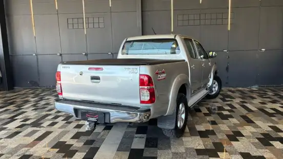 TOYOTA-HILUX-3.0 SRV 4X4 CD 16V TURBO INTERCOOLER DIESEL 4P AUTOMÁTICO TOYOTA-HILUX-2012