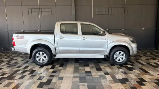 TOYOTA-HILUX-3.0 SRV 4X4 CD 16V TURBO INTERCOOLER DIESEL 4P AUTOMÁTICO TOYOTA-HILUX-2012