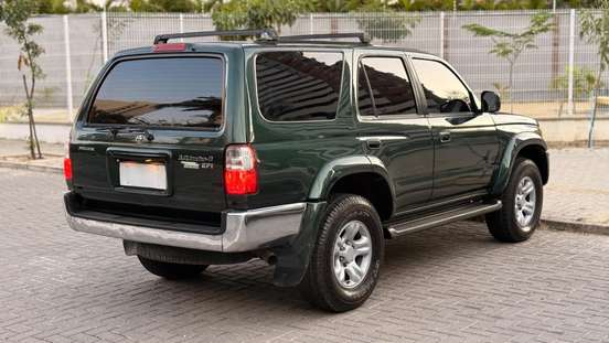 TOYOTA-HILUX-2001