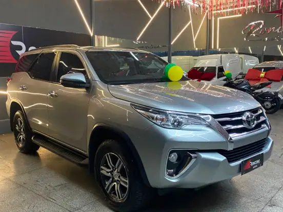 TOYOTA-HILUX SW4-2.7 SRV 7 LUGARES 4X2 16V FLEX 4P AUTOMÁTICO TOYOTA-HILUX SW4-2018