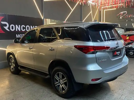 TOYOTA-HILUX SW4-2.7 SRV 7 LUGARES 4X2 16V FLEX 4P AUTOMÁTICO TOYOTA-HILUX SW4-2018