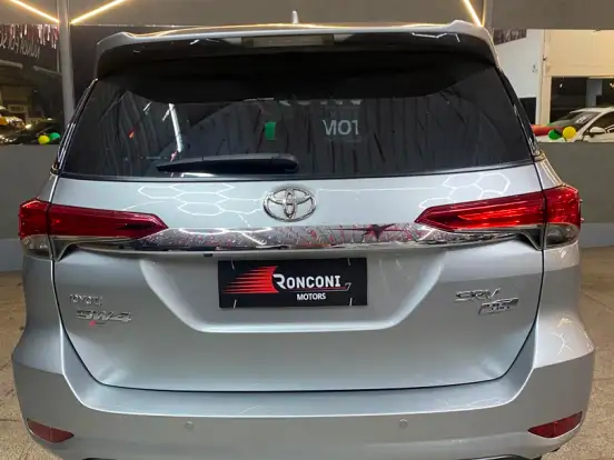 TOYOTA-HILUX SW4-2.7 SRV 7 LUGARES 4X2 16V FLEX 4P AUTOMÁTICO TOYOTA-HILUX SW4-2018