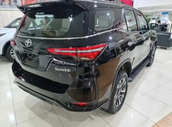 TOYOTA-HILUX SW4-2025