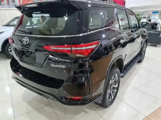TOYOTA-HILUX SW4-2.8 D-4D TURBO DIESEL DIAMOND 7L 4X4 AUTOMÁTICO TOYOTA-HILUX SW4-2025