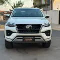 TOYOTA HILUX SW4 2.8 D-4D TURBO DIESEL SRX 4X4 AUTOMÁTICO TOYOTA HILUX SW4 2.8 D-4D TURBO DIESEL SRX 4X4 AUTOMÁTICO
