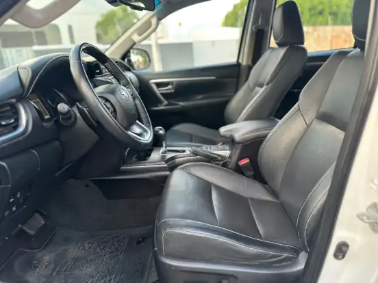 TOYOTA-HILUX SW4-2023