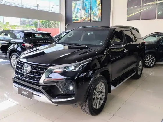TOYOTA HILUX SW4 2.8 D-4D TURBO DIESEL SRX 7L 4X4 AUTOMÁTICO