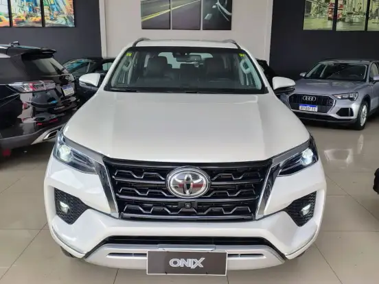 TOYOTA-HILUX SW4-2.8 D-4D TURBO DIESEL SRX 7L 4X4 AUTOMÁTICO TOYOTA-HILUX SW4-2022