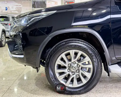 TOYOTA-HILUX SW4-2022