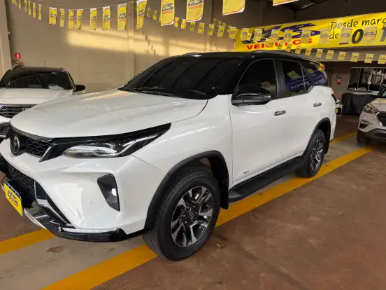 TOYOTA-HILUX SW4-2024