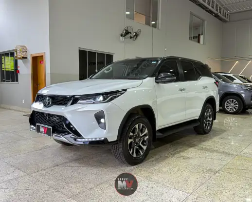 TOYOTA-HILUX SW4-2024