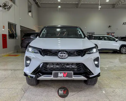 TOYOTA-HILUX SW4-2.8 D-4D TURBO DIESEL SRX PLATINUM 7L 4X4 AUTOMÁTICO TOYOTA-HILUX SW4-2024