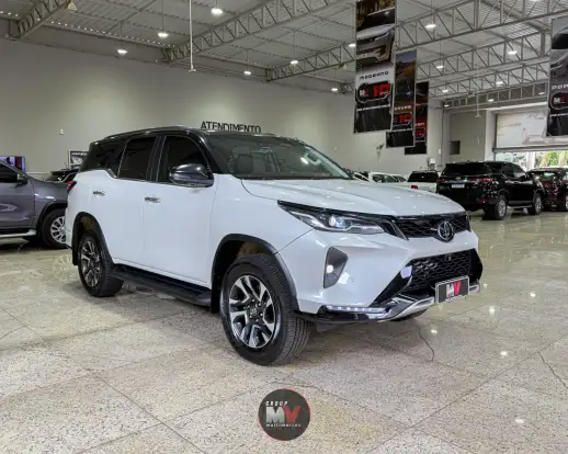 TOYOTA-HILUX SW4-2024