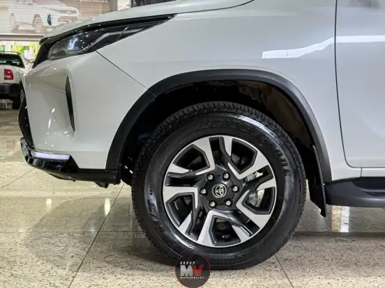 TOYOTA-HILUX SW4-2.8 D-4D TURBO DIESEL SRX PLATINUM 7L 4X4 AUTOMÁTICO TOYOTA-HILUX SW4-2024