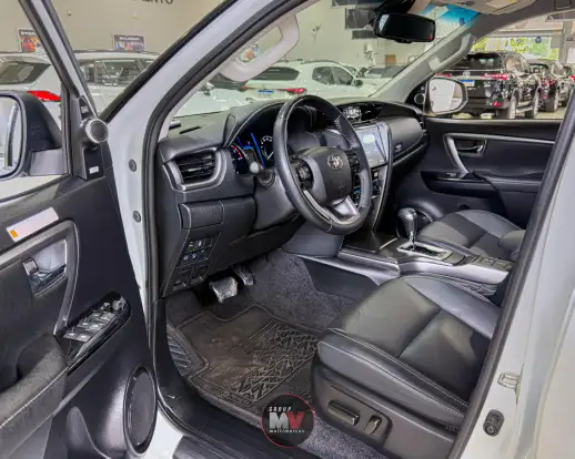 TOYOTA-HILUX SW4-2024