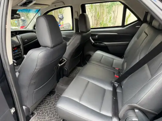 TOYOTA-HILUX SW4-2024