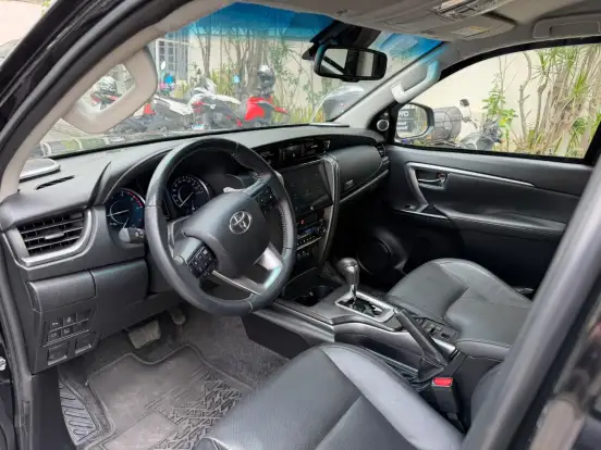 TOYOTA-HILUX SW4-2.8 D-4D TURBO DIESEL SRX PLATINUM 7L 4X4 AUTOMÁTICO TOYOTA-HILUX SW4-2024