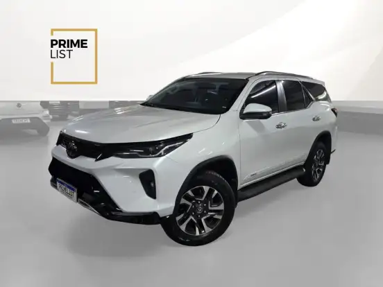 TOYOTA-HILUX SW4-2024