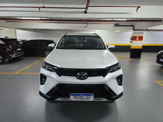TOYOTA-HILUX SW4-2024
