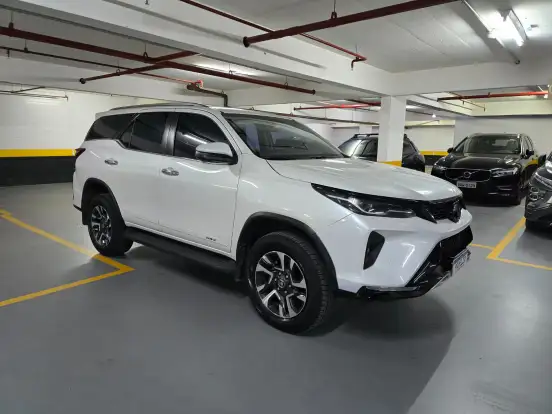 TOYOTA-HILUX SW4-2024