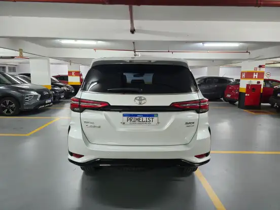 TOYOTA-HILUX SW4-2024