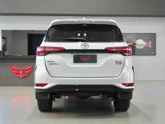 TOYOTA-HILUX SW4-2.8 D-4D TURBO DIESEL SRX PLATINUM 7L 4X4 AUTOMÁTICO TOYOTA-HILUX SW4-2025