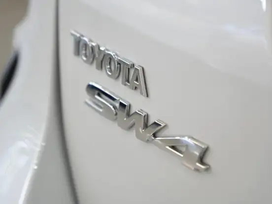 TOYOTA-HILUX SW4-2025