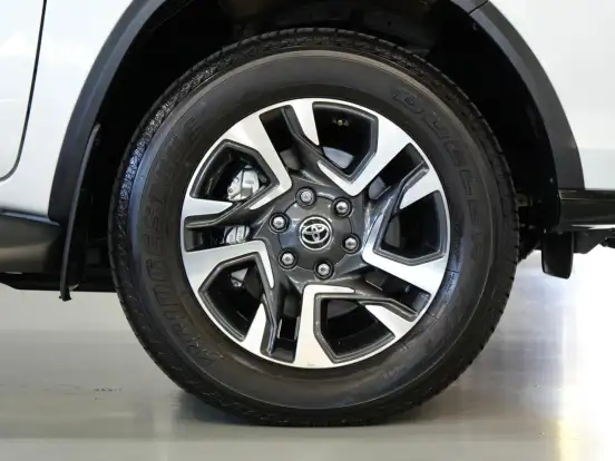 TOYOTA-HILUX SW4-2025