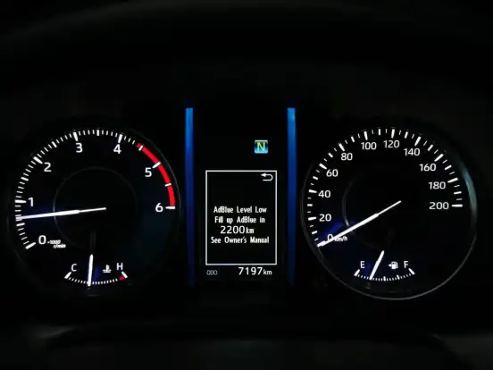 TOYOTA-HILUX SW4-2025