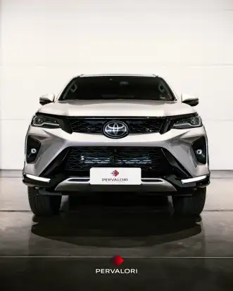 TOYOTA-HILUX SW4-2023