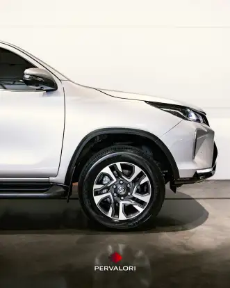 TOYOTA-HILUX SW4-2023