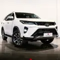 TOYOTA HILUX SW4 2.8 D-4D TURBO DIESEL SRX PLATINUM 7L 4X4 AUTOMÁTICO TOYOTA HILUX SW4 2.8 D-4D TURBO DIESEL SRX PLATINUM 7L 4X4 AUTOMÁTICO