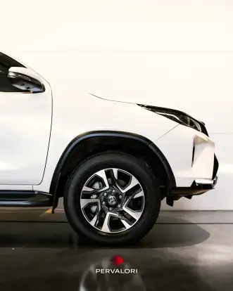 TOYOTA-HILUX SW4-2025