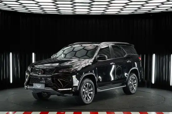 TOYOTA-HILUX SW4-2025