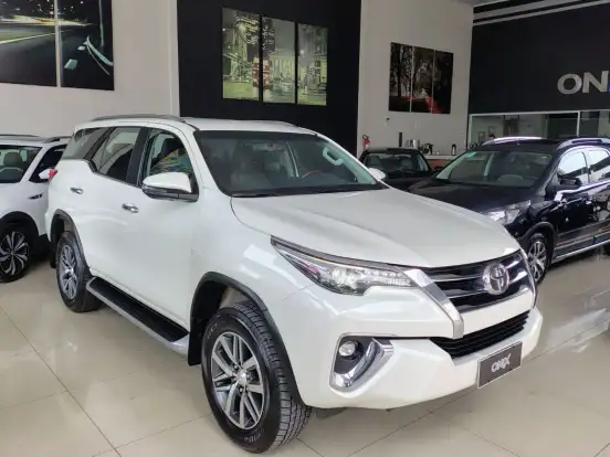 TOYOTA-HILUX SW4-2.8 SRX 4X4 7 LUGARES 16V TURBO INTERCOOLER DIESEL 4P AUTOMÁTICO TOYOTA-HILUX SW4-2019