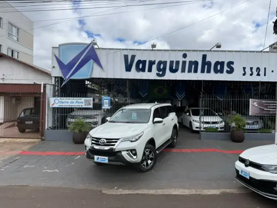 TOYOTA HILUX SW4 2.8 SRX DIAMOND 4X4 7 LUGARES 16V TURBO INTERCOOLER DIESEL 4P AUTOMÁTICO