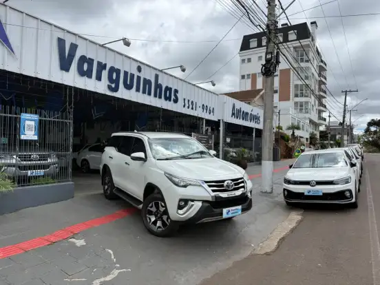 TOYOTA-HILUX SW4-2.8 SRX DIAMOND 4X4 7 LUGARES 16V TURBO INTERCOOLER DIESEL 4P AUTOMÁTICO TOYOTA-HILUX SW4-2019