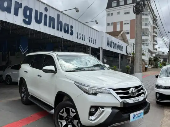 TOYOTA-HILUX SW4-2.8 SRX DIAMOND 4X4 7 LUGARES 16V TURBO INTERCOOLER DIESEL 4P AUTOMÁTICO TOYOTA-HILUX SW4-2019